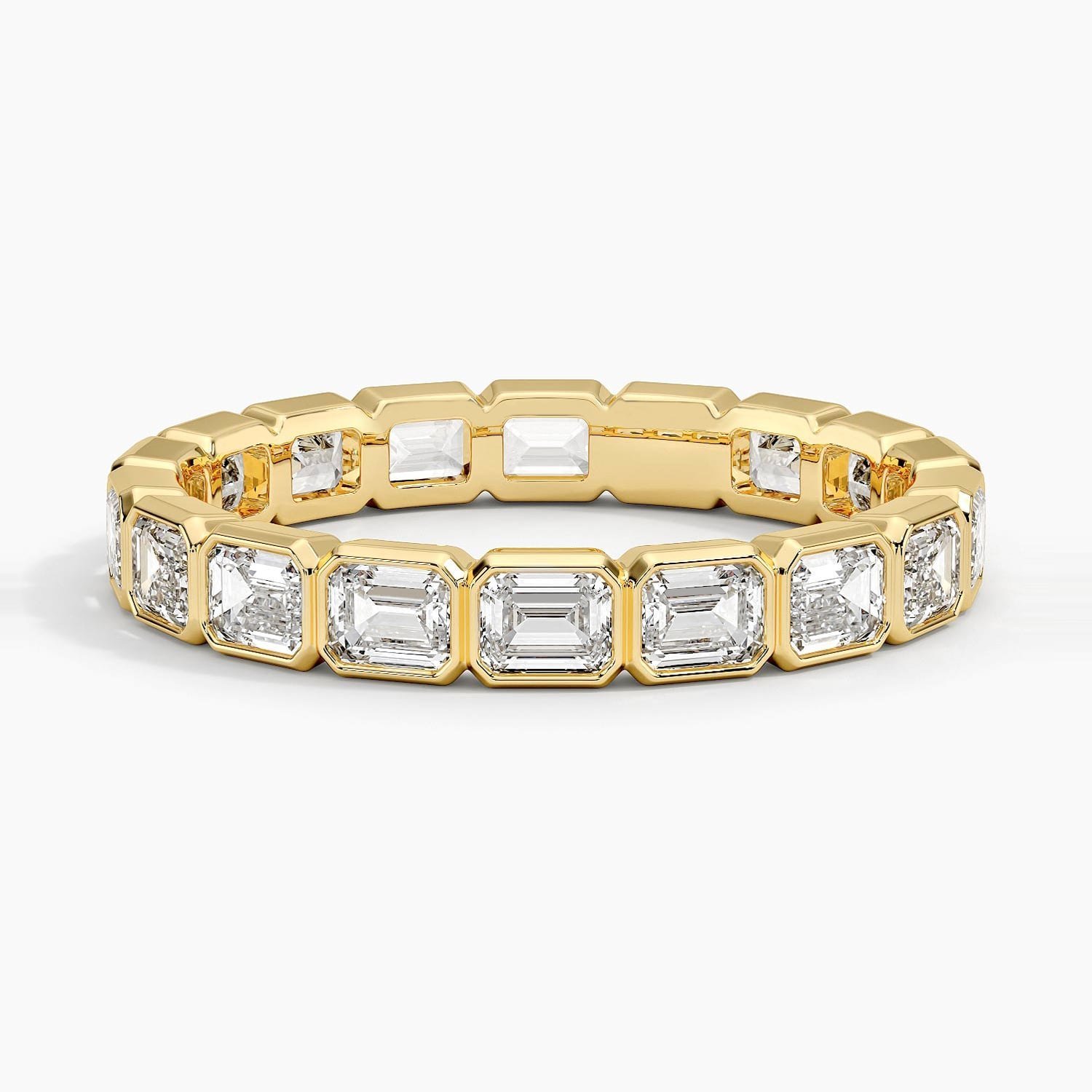 Diamond Shapes Guide: Finding the Right Cut for Her