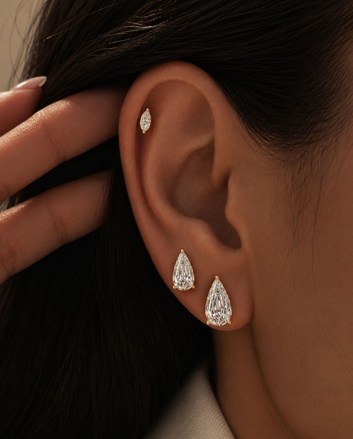 Pear-shaped diamond stud earrings
